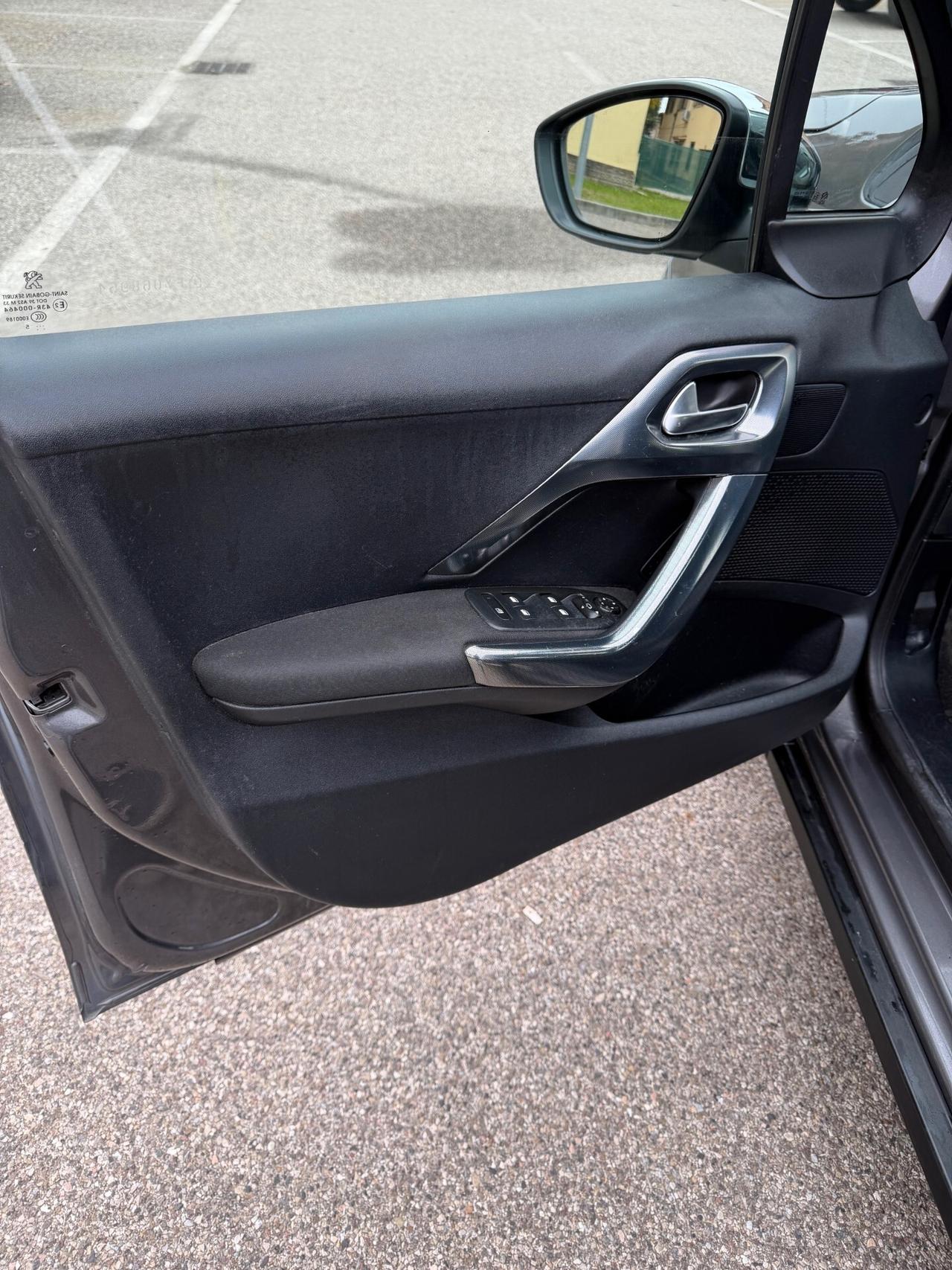 Peugeot 2008 1.6 - AUT. - NEOP. - NAV. - 12 MESI DI GARANZIA -