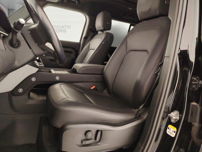 Land Rover Defender 110 3.0 I6 MHEV X-Dynamic SE AWD Auto