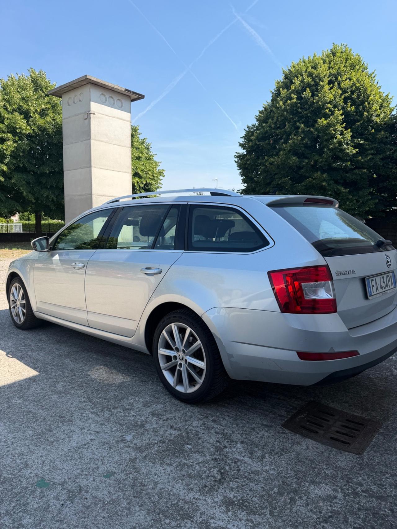 Skoda Octavia 1.6 TDI CR 105 CV DSG Elegance