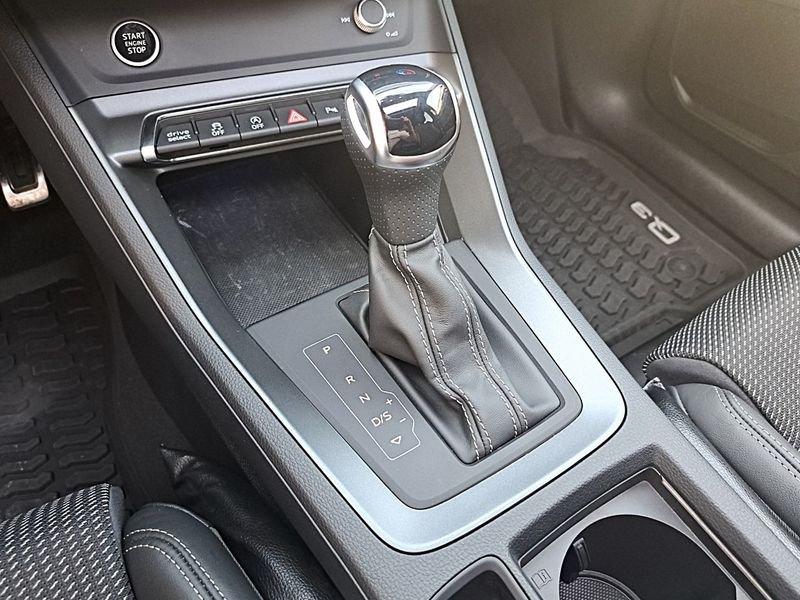 Audi Q3 Q3 40 2.0 tdi Identity Black quattro 193cv s-tronic