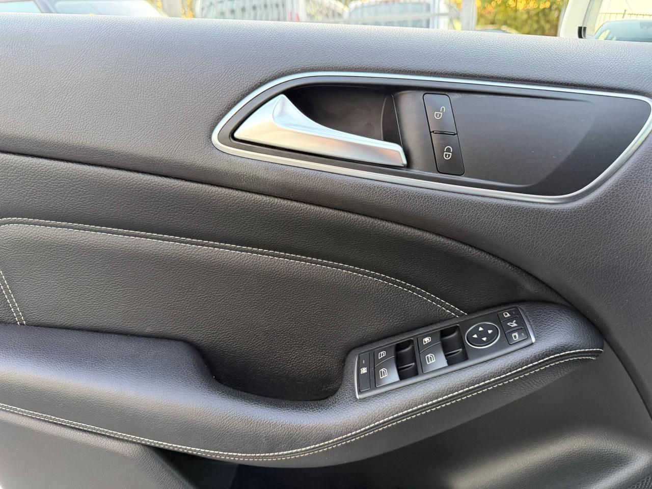 Mercedes-benz B 200 d 136cv (2.2 CDI) Premium OK NEOPATENTATI