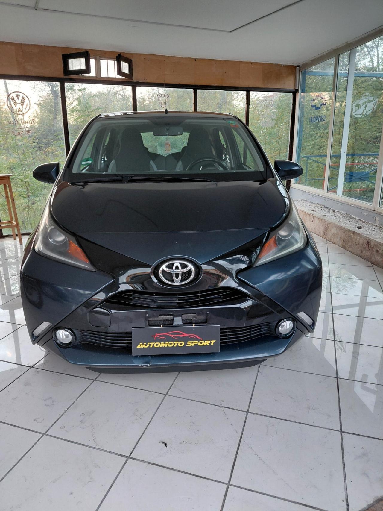 Toyota Aygo 1.0 VVT-i 69 CV 5 porte x-clusiv