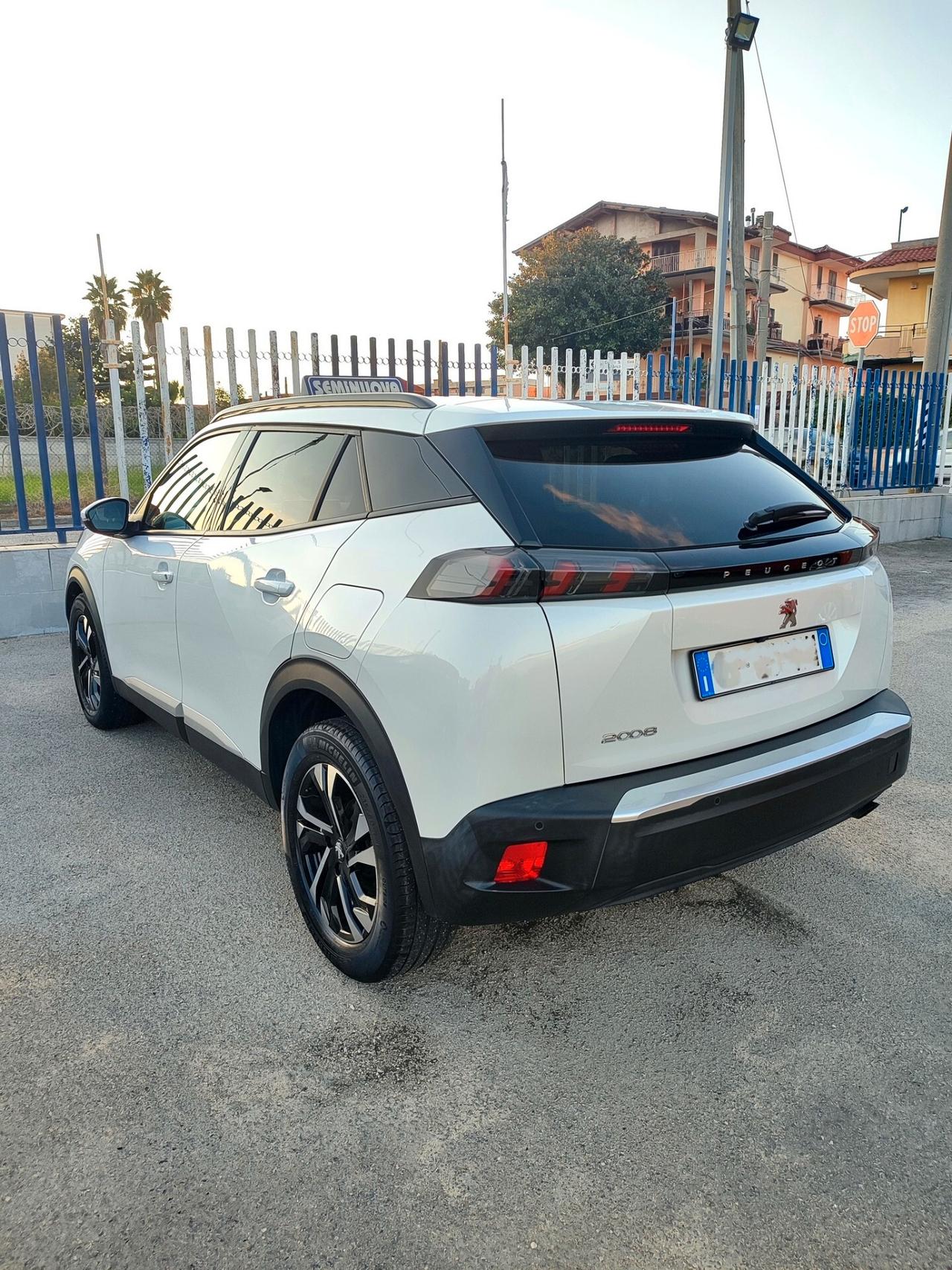 Peugeot 2008 1.2 bz Allure con 25.000 chilometri