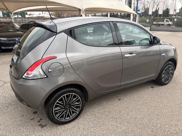 Lancia Ypsilon 1.0 FireFly 5 porte S&S Hybrid Gold Plus