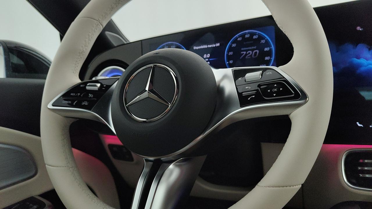 Mercedes-Benz CLA 250+ con tecnologia EQ