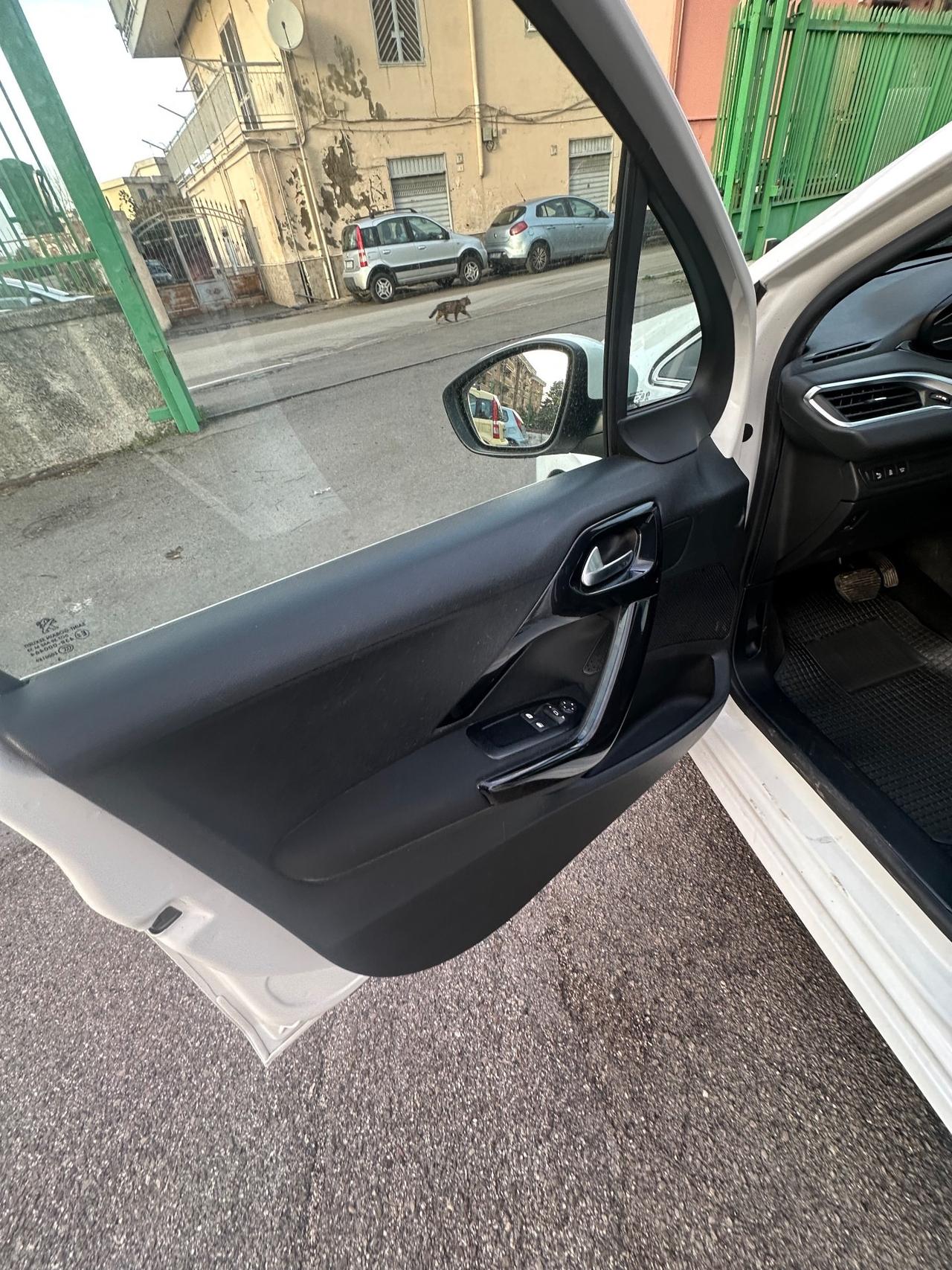 Peugeot 208 1.2 e-VTi 82 CV Stop&Start ETG5 5 porte Allure