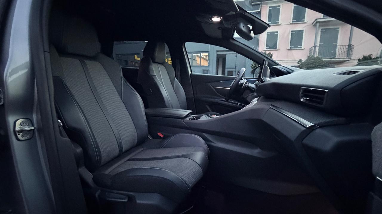 PEUGEOT 5008 1.5 ALLURE 131CV - SETTE POSTI, FULL LED, NEOPATENTATI