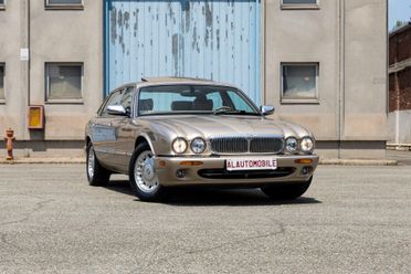 Daimler Super V8 XJ X300* LWB * Topaz con interni Cashmere* Meravigliosa*