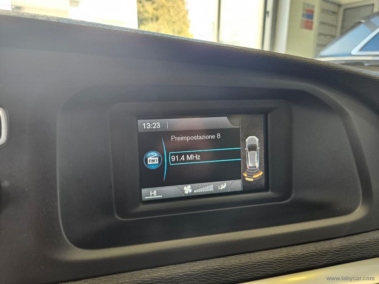 VOLVO V40 Cross Country D2 1.6 P.sh. Momentum