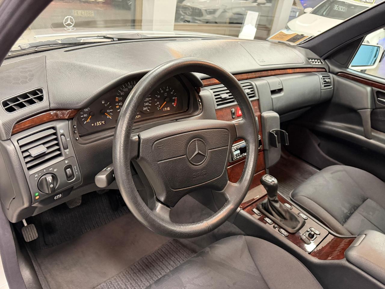 Mercedes-benz E 200 cat Elegance