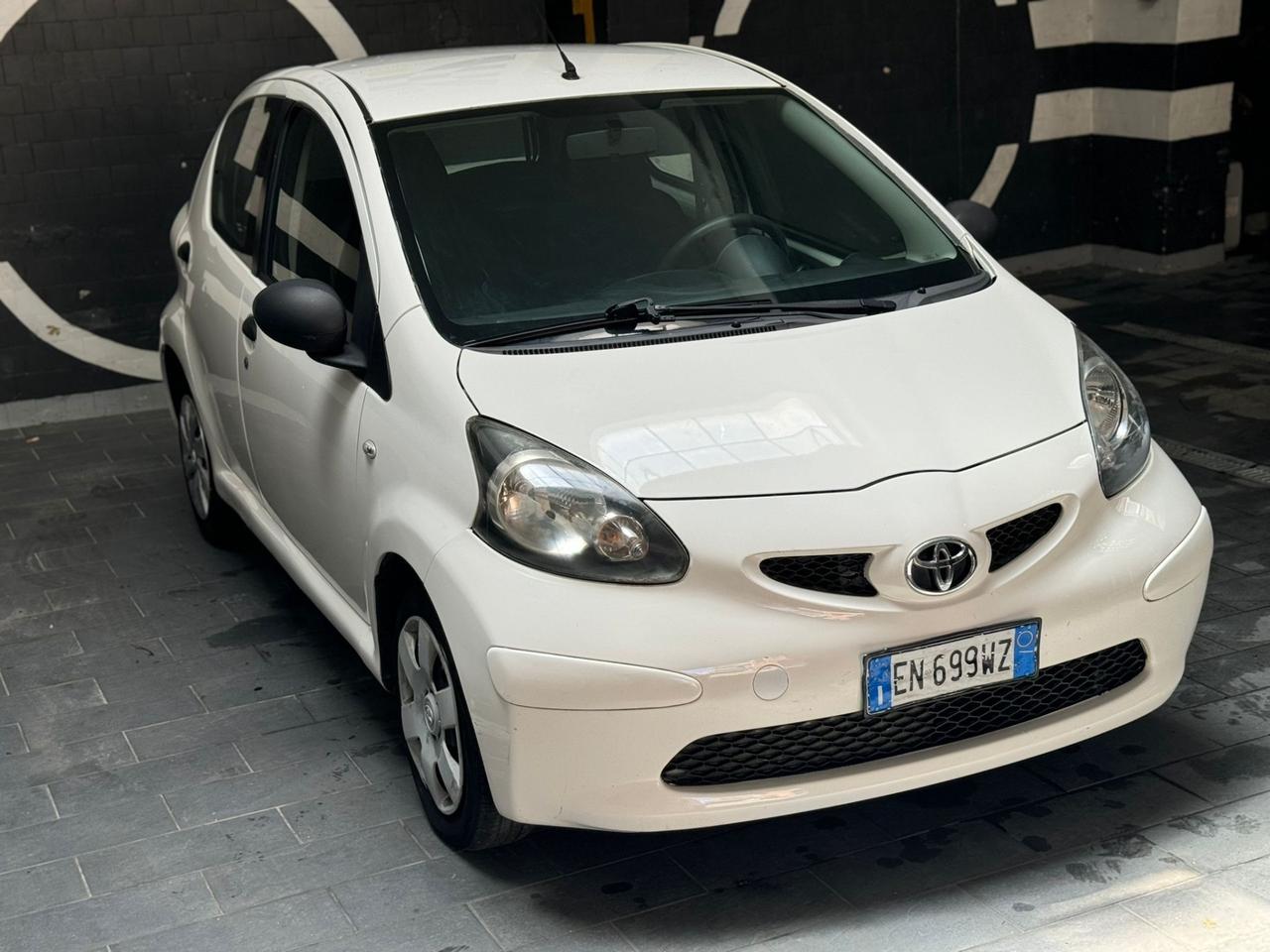Toyota Aygo 1.0 12V VVT-i 5 porte Lounge Connect MMT