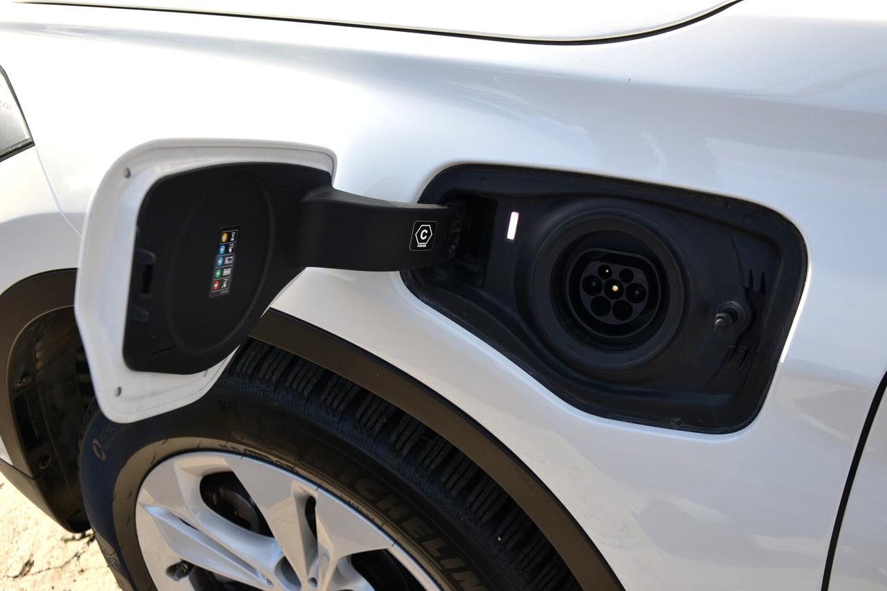 Bmw X1 25e X-DRIVE HYBRID PLUG-IN NAVI+FULL LED+RCAM+PDC+