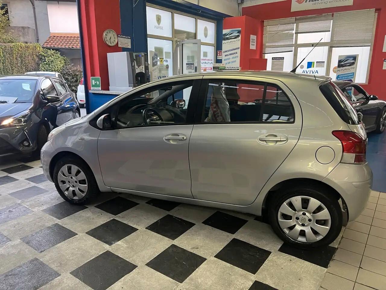 TOYOTA YARIS 1.0 BENZINA - 5 PORTE - NEOPATENTATI - GARANZIA 12/24 MESI