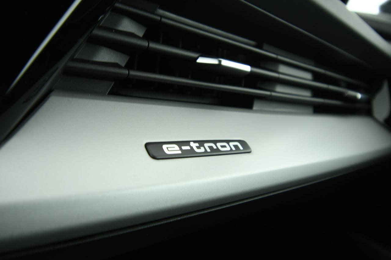 AUDI Q4 Sportback e-tron 40 CAMERA+ACC+APP CONNECT