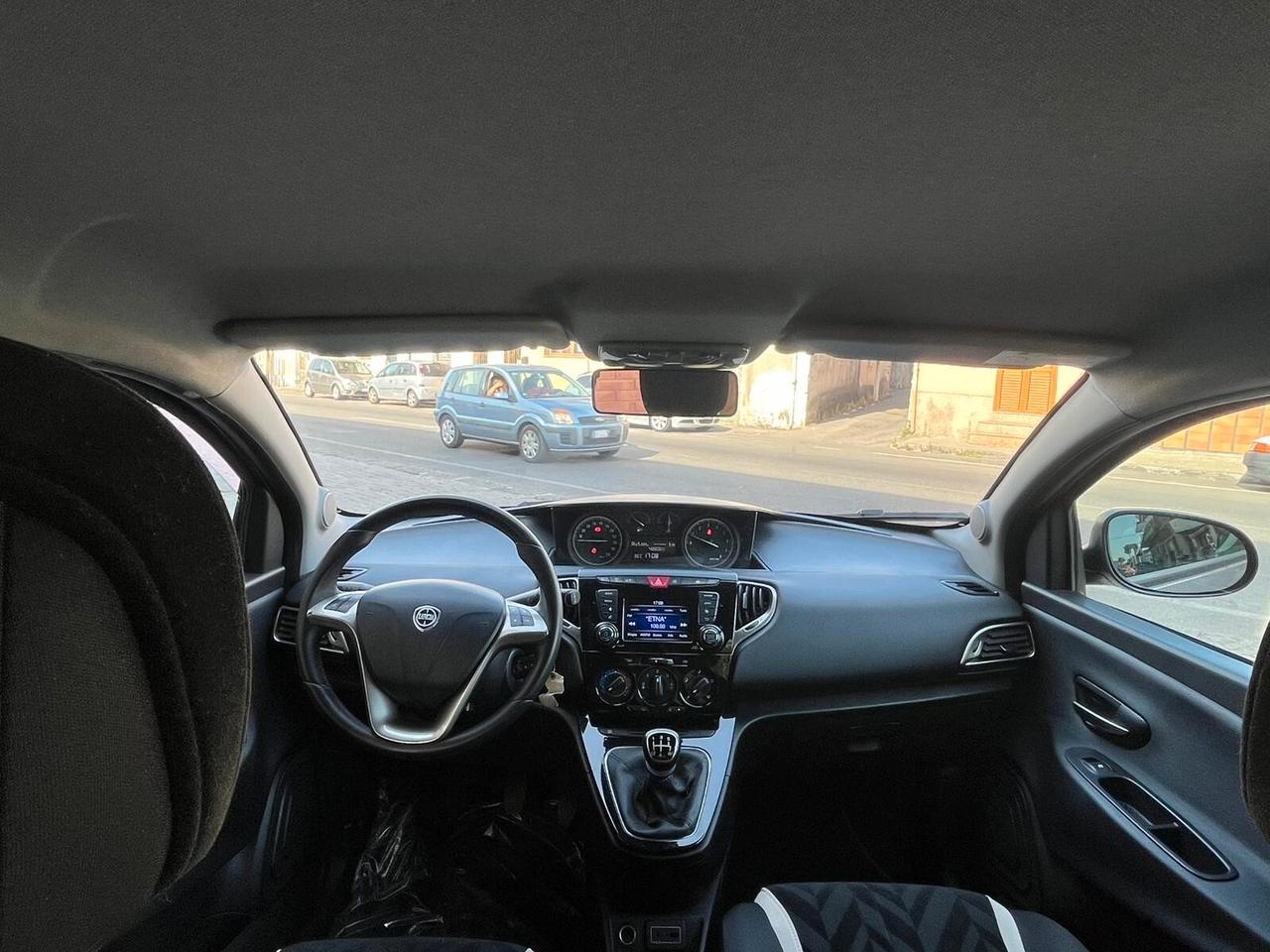 Lancia Ypsilon 1.2 FIRE 69 CV 5 porte Gold