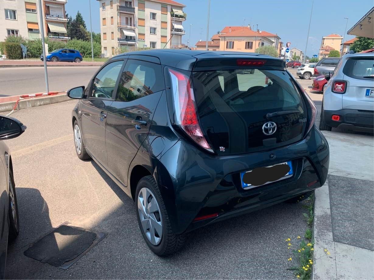 Toyota Aygo 1.0 VVT-i 69 CV x-play NEOPATENTATI