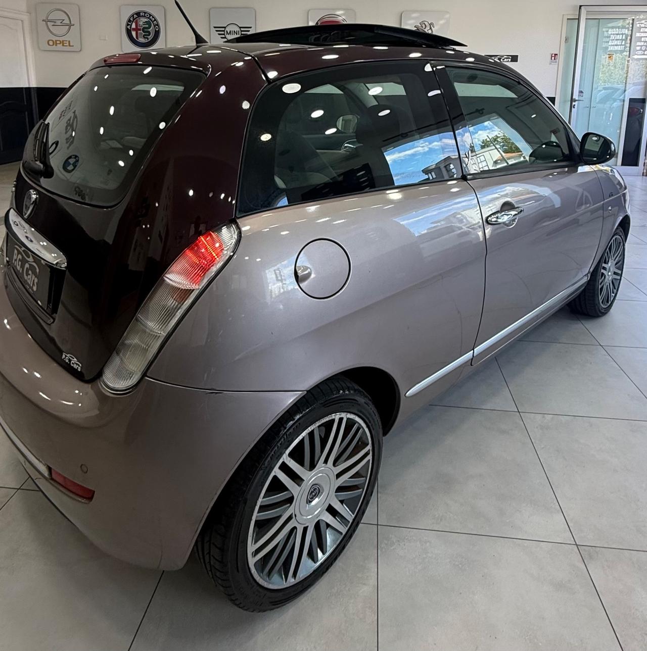Lancia Ypsilon 1.3 MJT 75 CV Platino