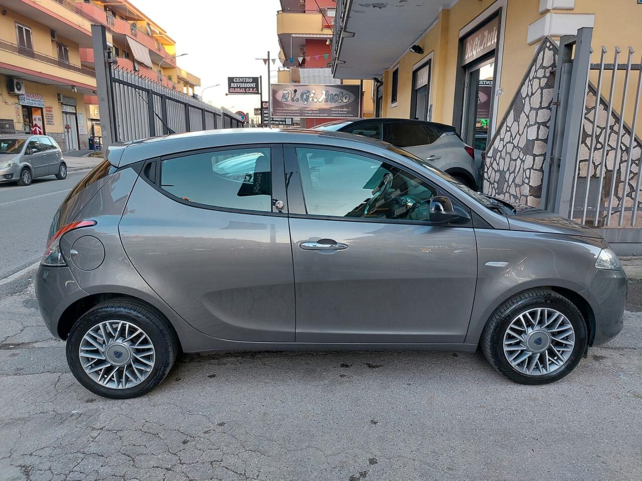 Lancia Ypsilon 1.2 69 CV 5 porte GPL Ecochic Gold