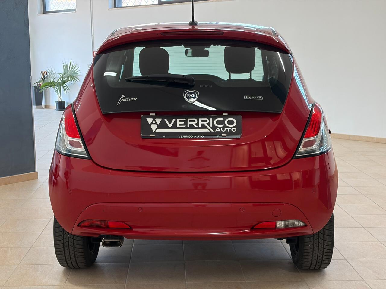 Lancia Ypsilon 1.0 FireFly 5 porte S&S Hybrid Ecochic Silver