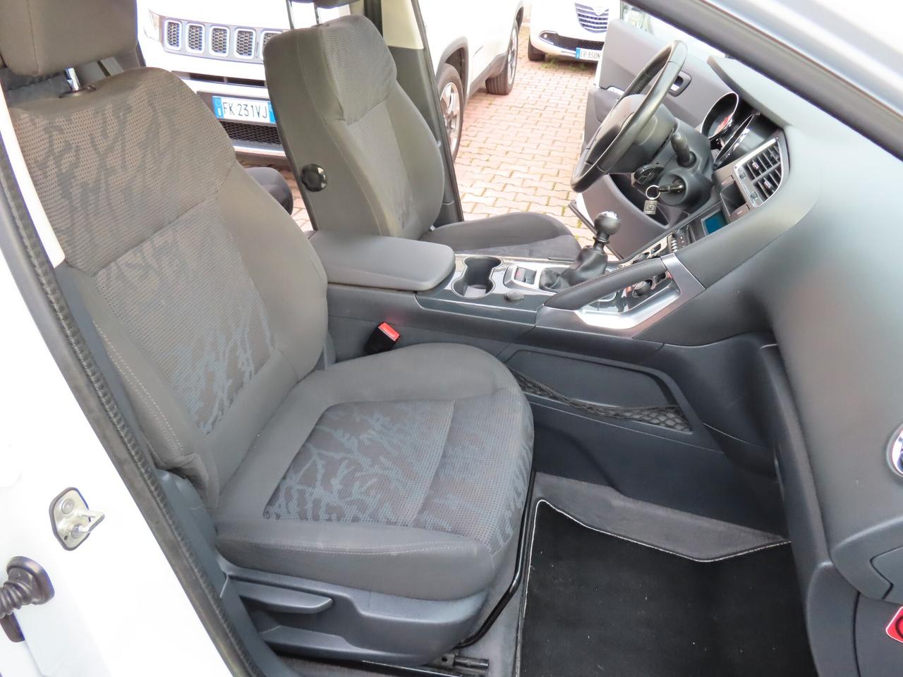 Peugeot 3008 1.6 HDi 115CV Allure FULL