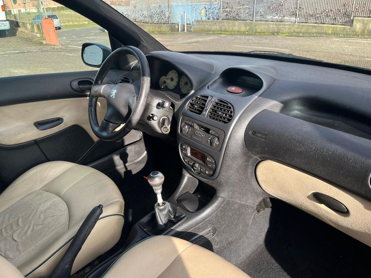 Peugeot 206 1.4benz 2001 109.000km per neopatentati