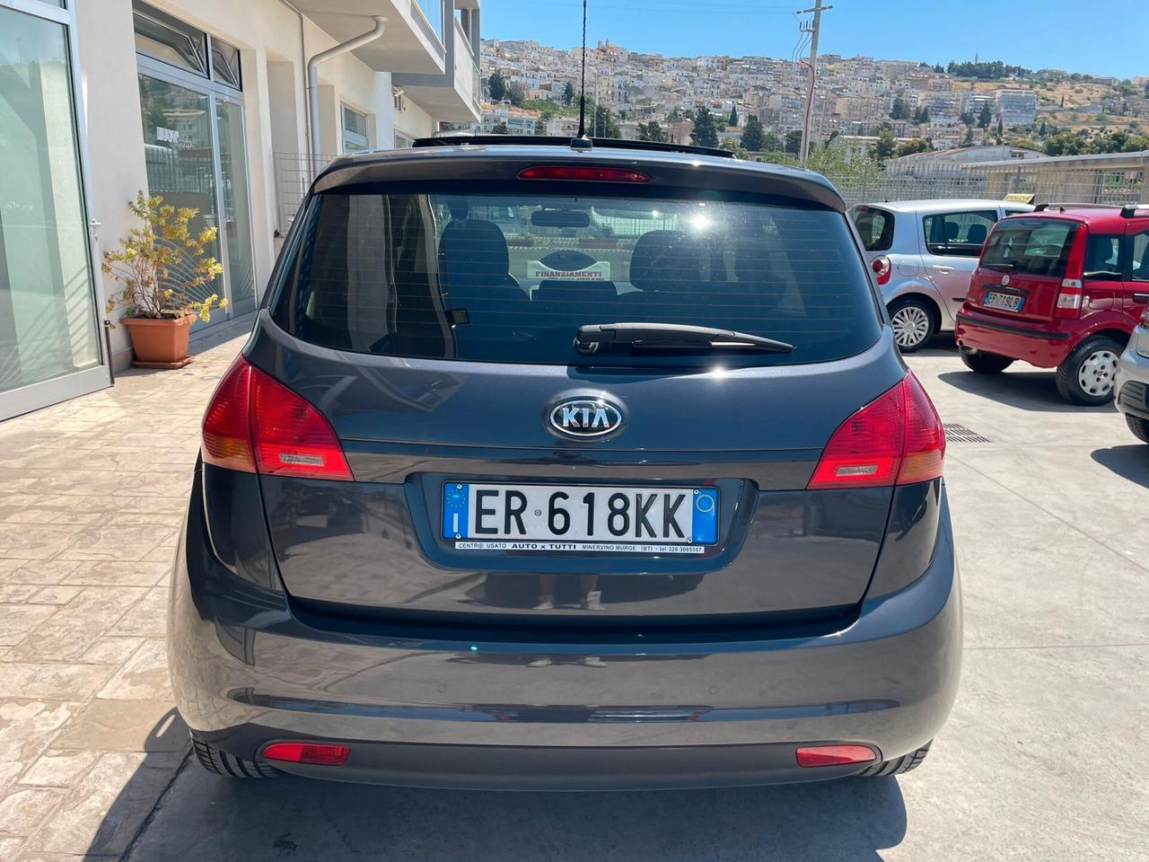 Kia Venga 1.4 CRDi 90CV Cool con tetto panoramico
