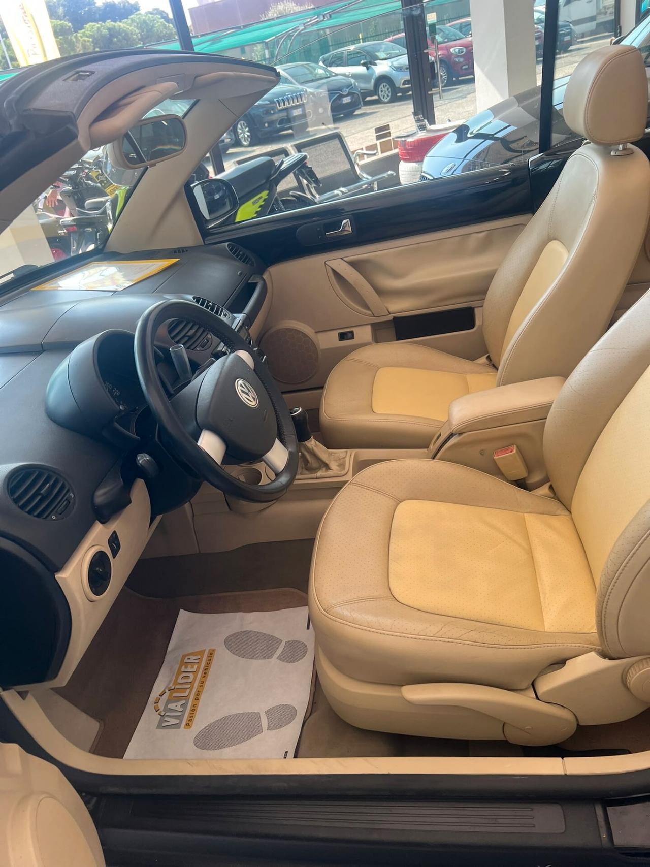 Volkswagen New Beetle 1.6 Cabrio