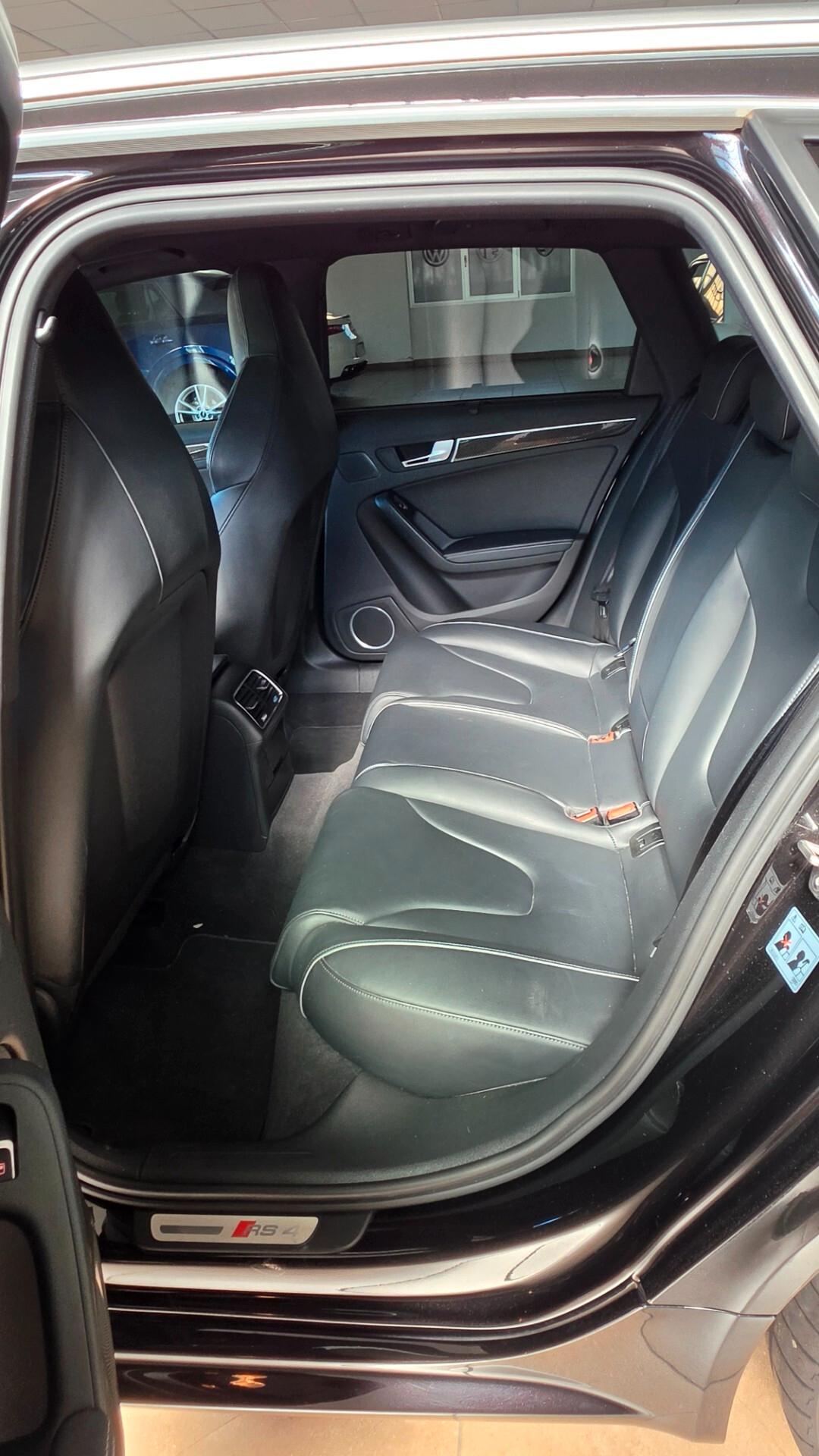 Audi A4 RS 4 Avant 4.2 V8 FSI quattro S tronic