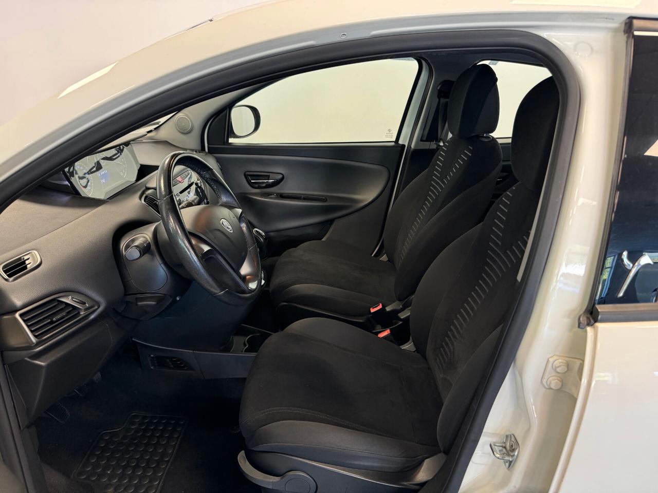 Lancia Ypsilon 1.2 69 CV 5 porte S&S Gold NEOPATENTATI