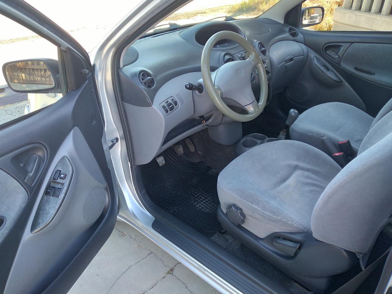 Toyota Yaris 1.0i 16V cat 3 porte Sol