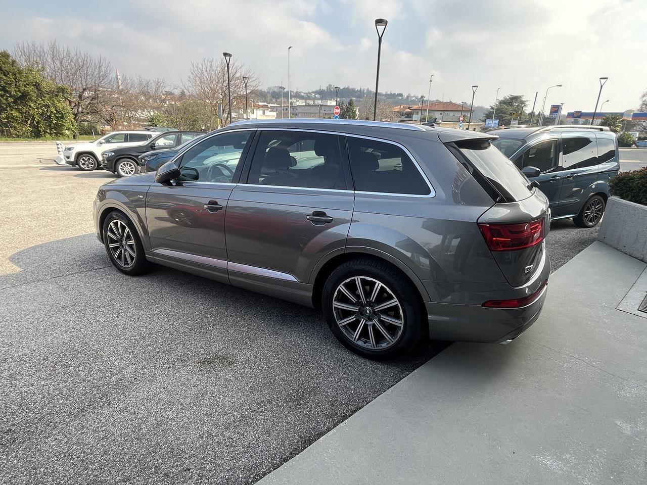 AUDI Q 7 3000 TDI 272 CV S.LINE ( GANCIO TRAINO )