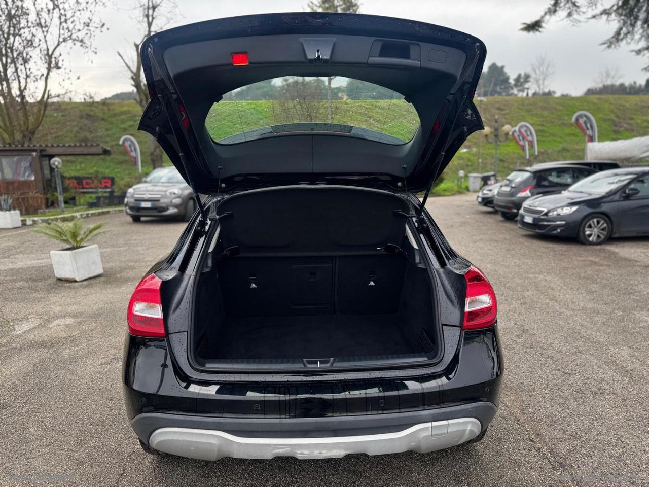 MERCEDES-BENZ GLA 180 Executive