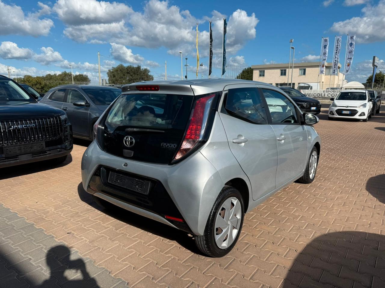 Toyota Aygo 1.0 VVT-i 69 CV 5 porte x-play