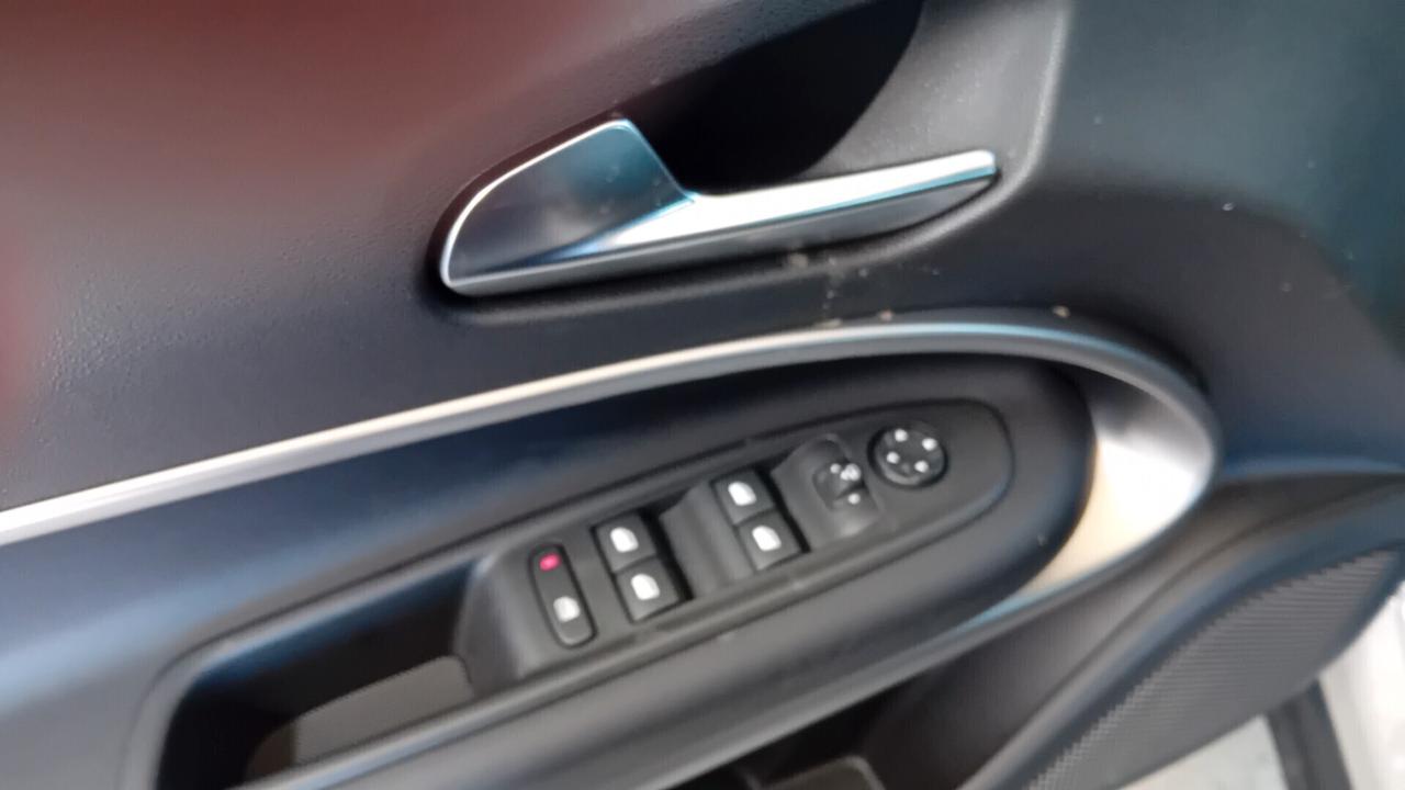 Jeep Avenger 1.2 Turbo 100 CV MHEV Altitude COL. STONE *SENZA VINCOLO DI FINANZIAMENTO*