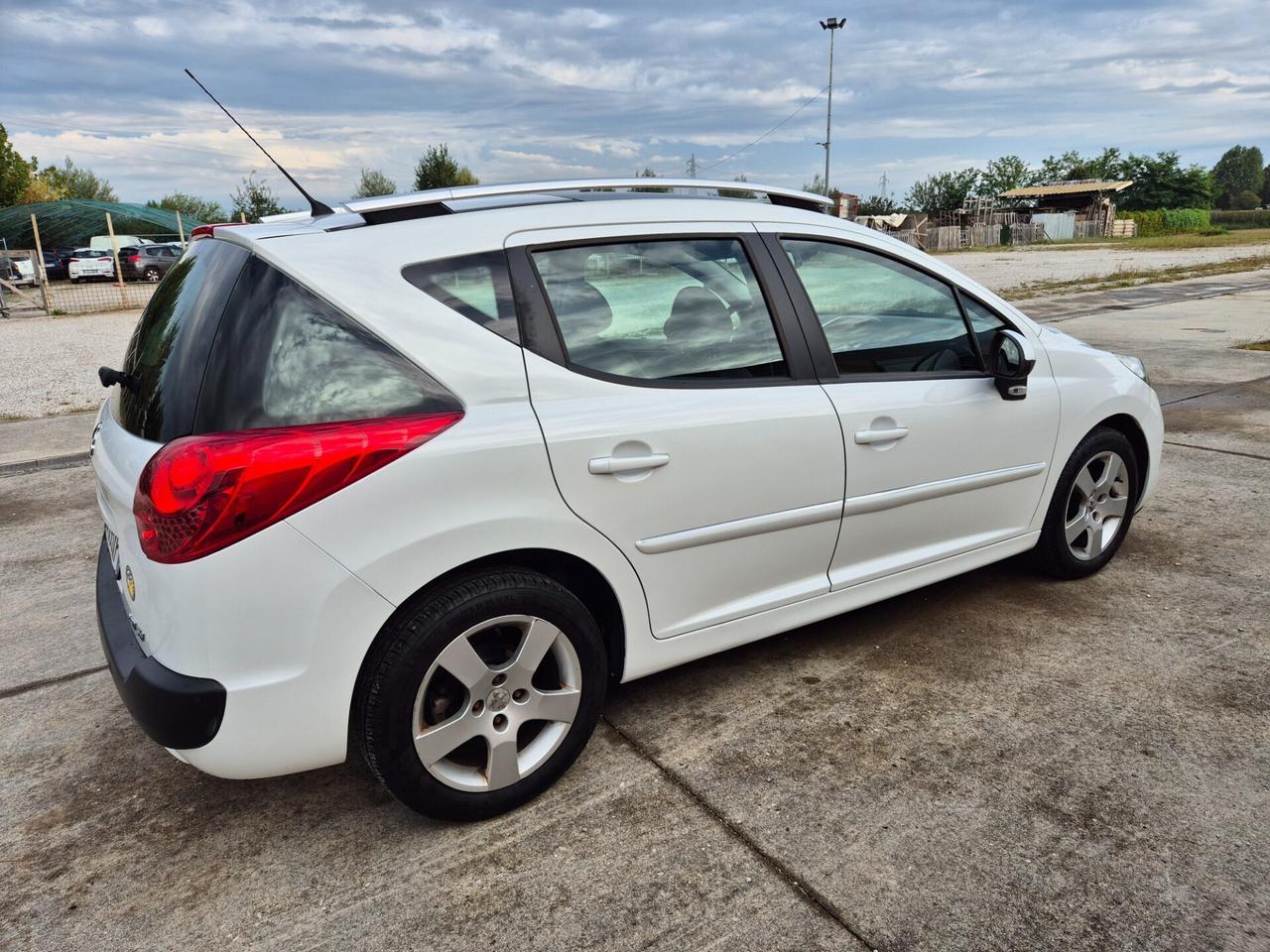 Peugeot 207 1.6 8V HDi 93CV SW Ciel Allure neopate