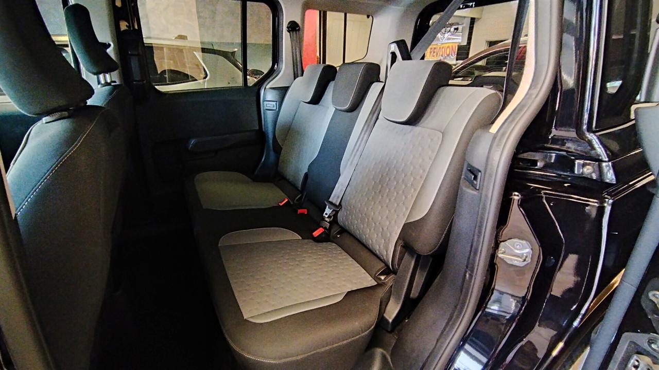 Ford Tourneo Courier 1.0 EcoBoost Titanium