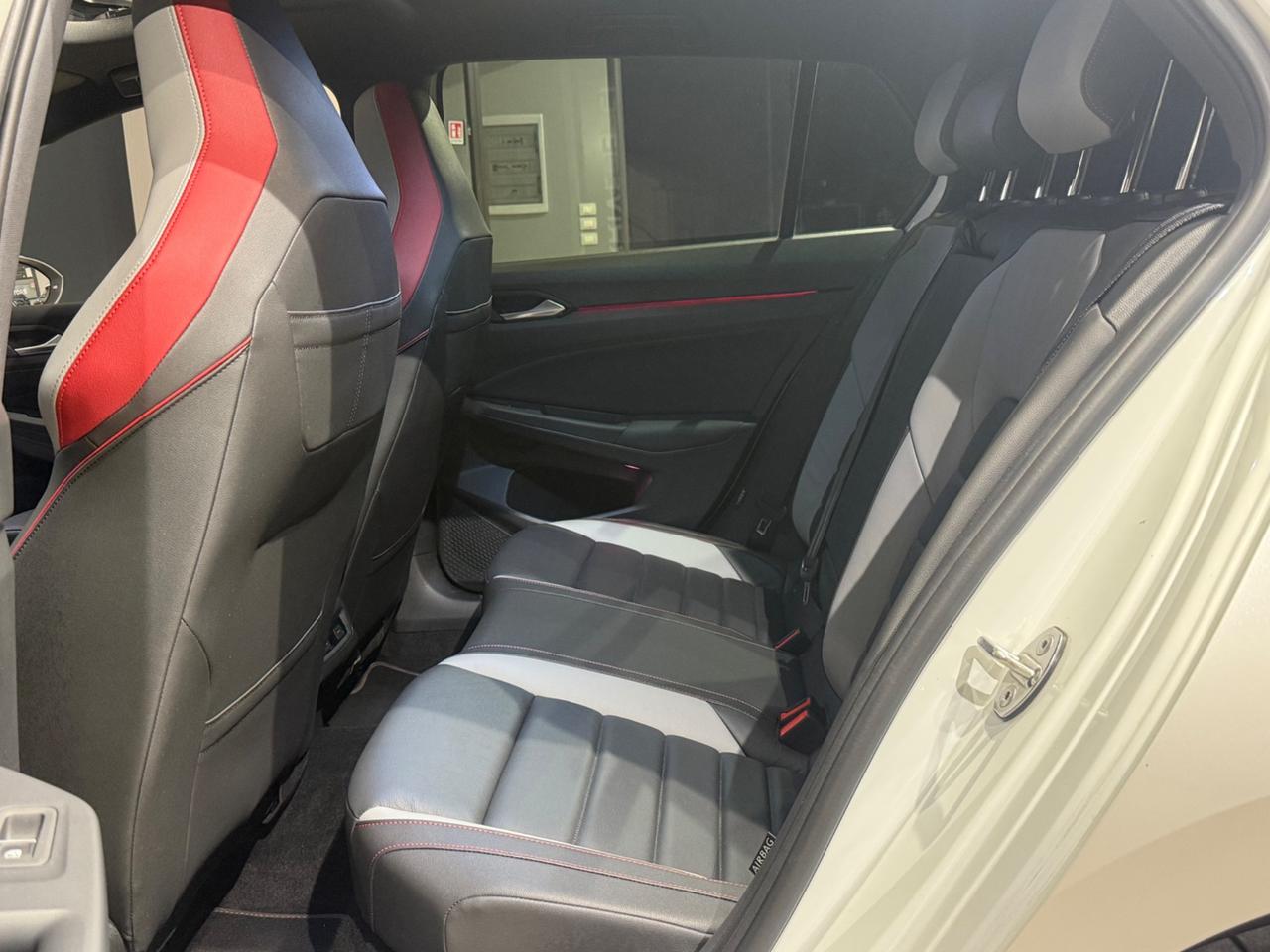 Volkswagen Golf GTI 2.0 TSI BlackStyle