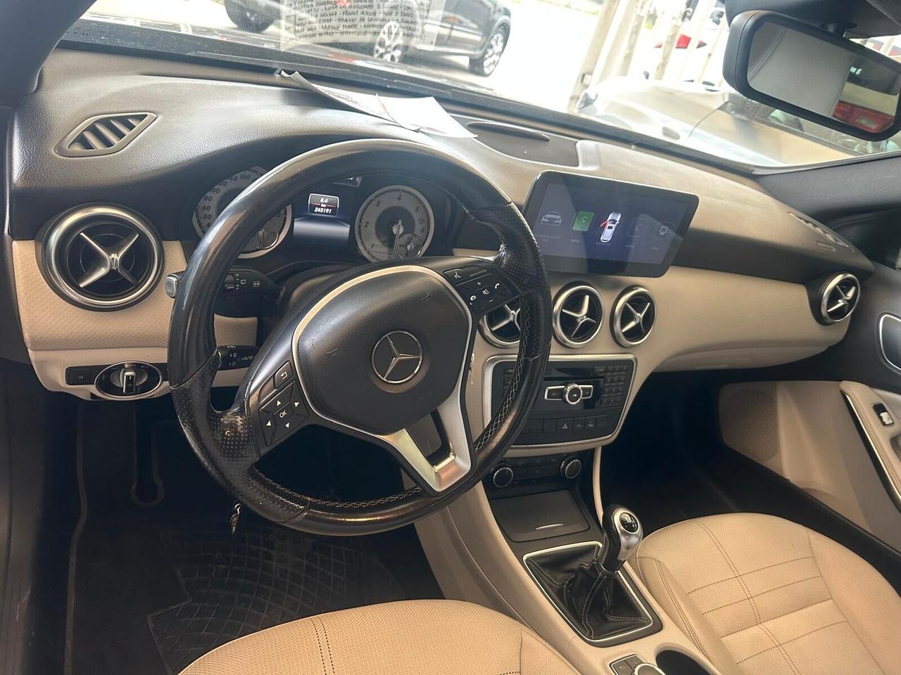 MERCEDES A180 PREMIUM INTERNI IN PELLE... FULL..