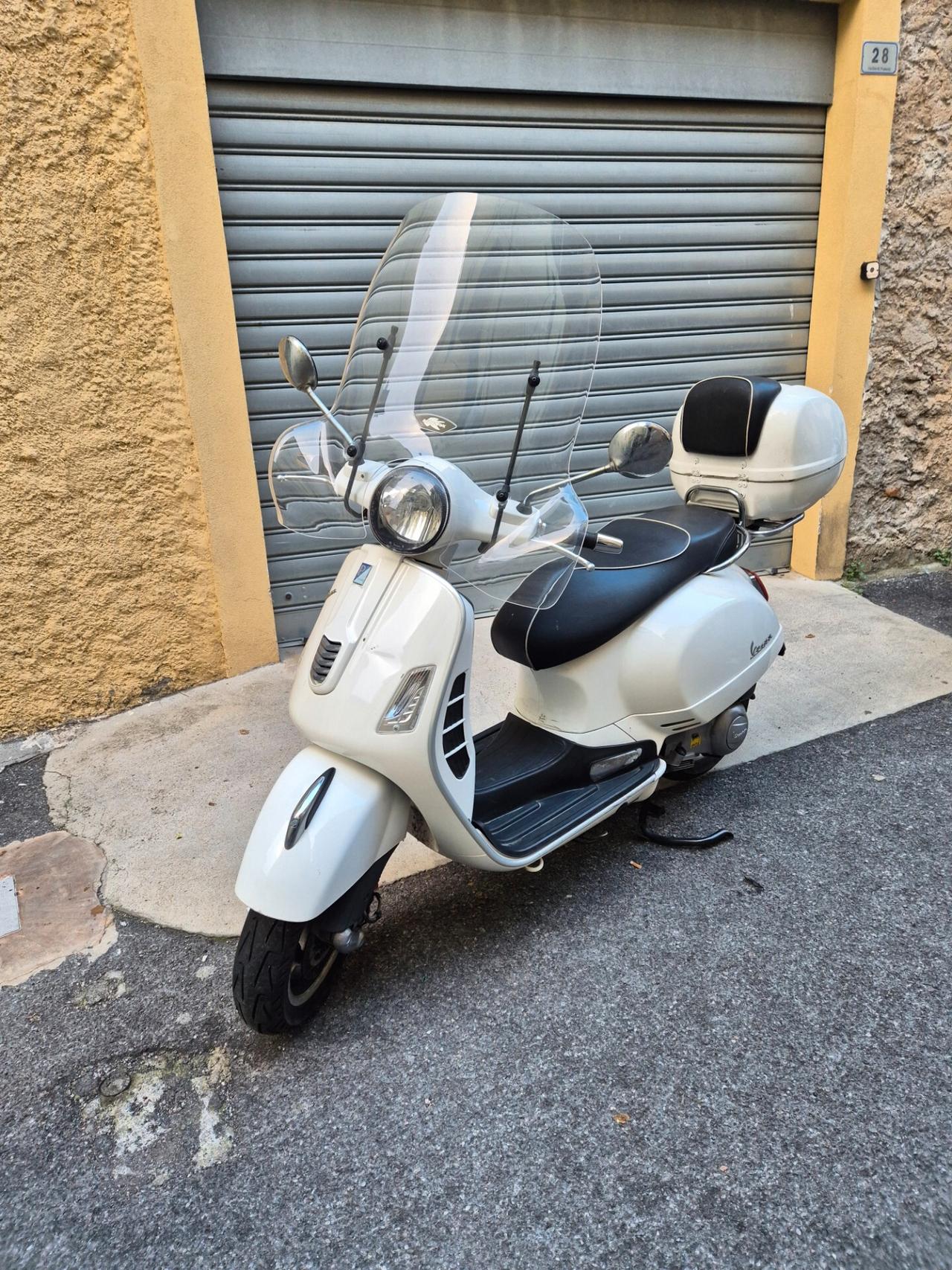 Piaggio Vespa 300 GTS