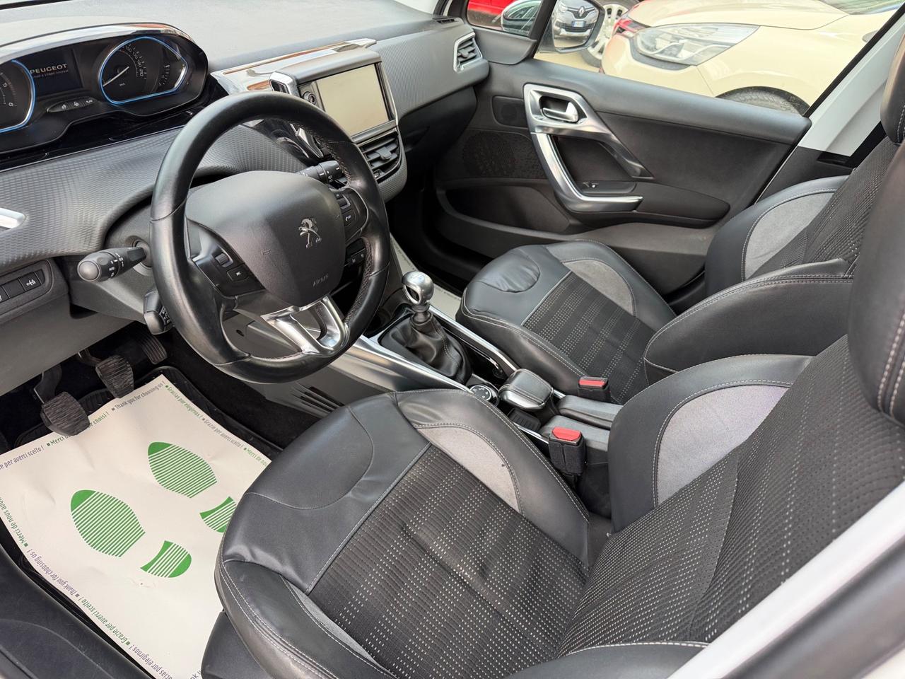 Peugeot 2008 1.6 e-HDi 115 CV Stop&Start Féline