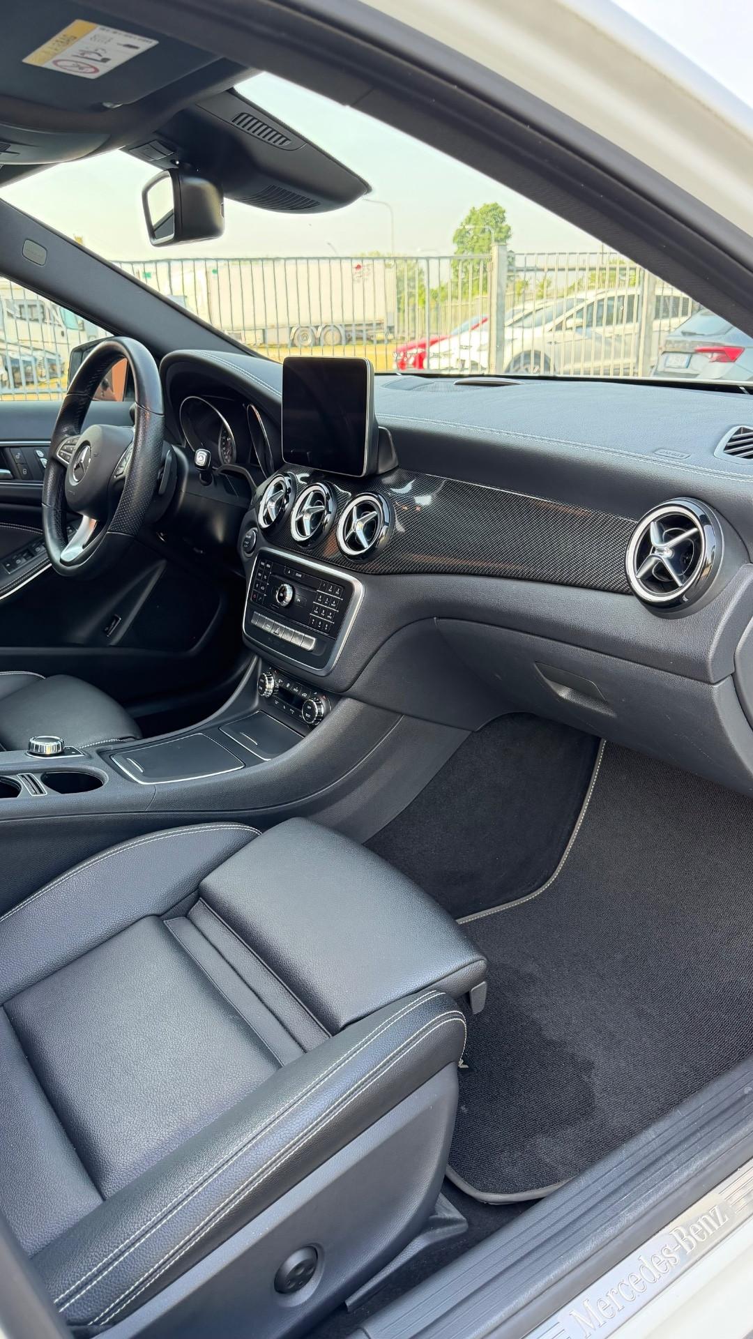 Mercedes-benz GLA 200 Premium night edition