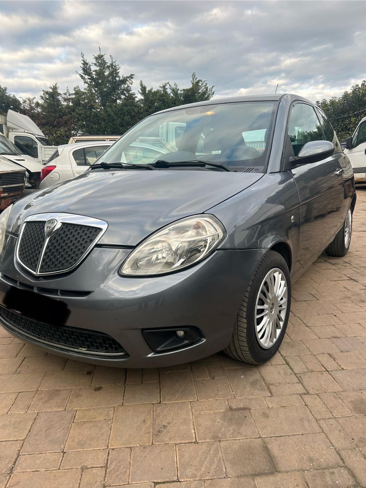 Lancia Ypsilon 1.3 MJT 75 CV Argento