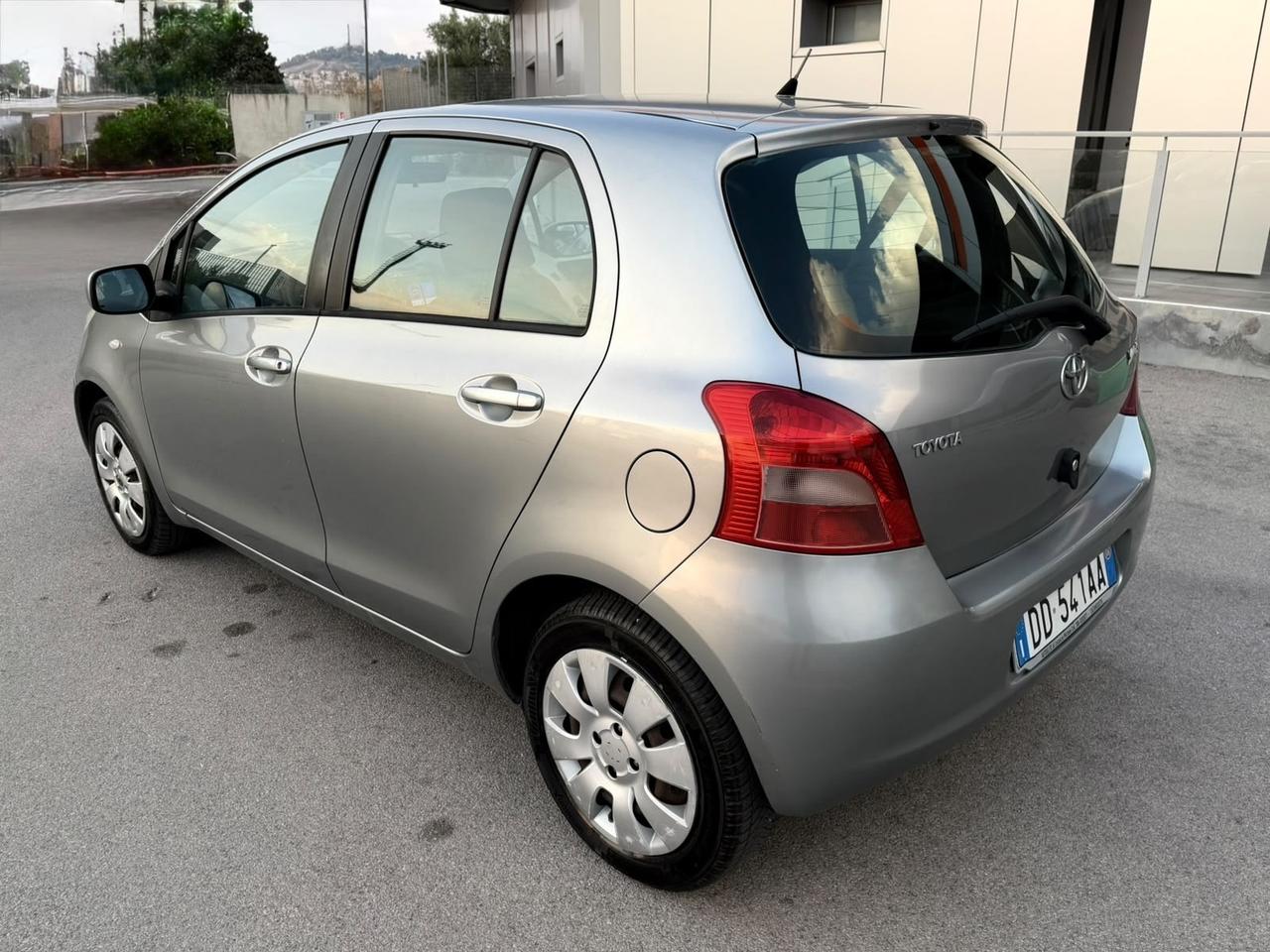 Toyota Yaris 1.0 5 porte