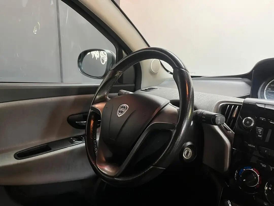 Lancia Ypsilon 0.9 TwinAir 85 CV 5 porte S&S Silver