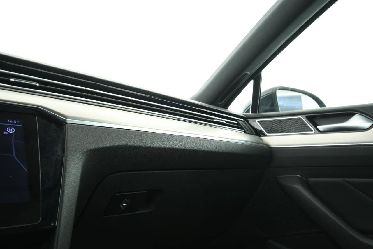 VOLKSWAGEN Passat Variant 2.0 tdi Executive 150cv dsg PELLE+ACC+APP CONNECT