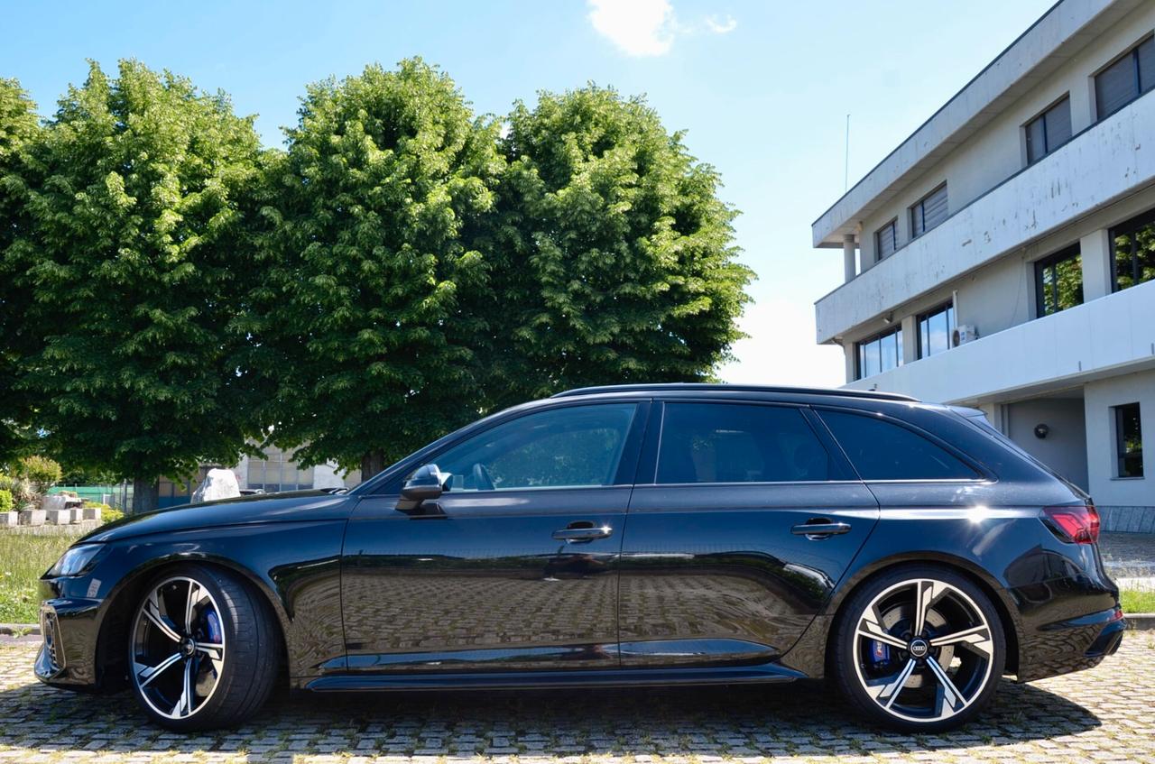 AUDI RS4 AVANT 2.9 TFSI QUATTRO 450cv TIPTRONIC, GARANZIA AUDI 9/27, CARBOCERAMICA, TETTO, B&O, DYNAMIC PLUS, MATRIX, 20", PERMUTE