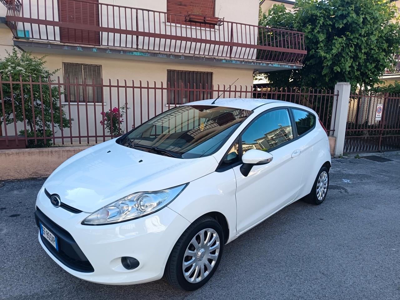 Ford Fiesta 1.2 Benz Anno 2011 ok neo patente