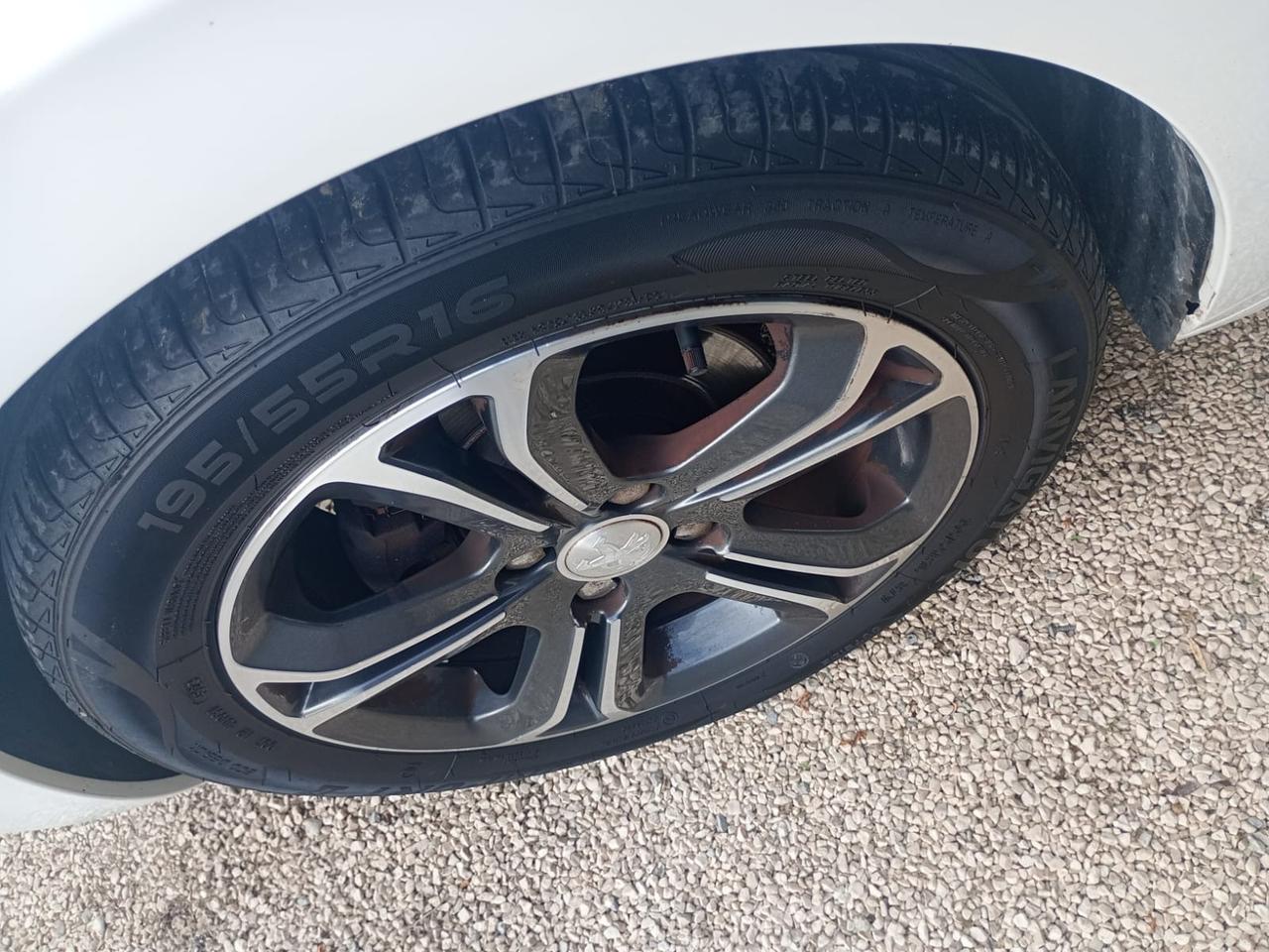 Peugeot 208 BlueHDi 75 5 porte Active