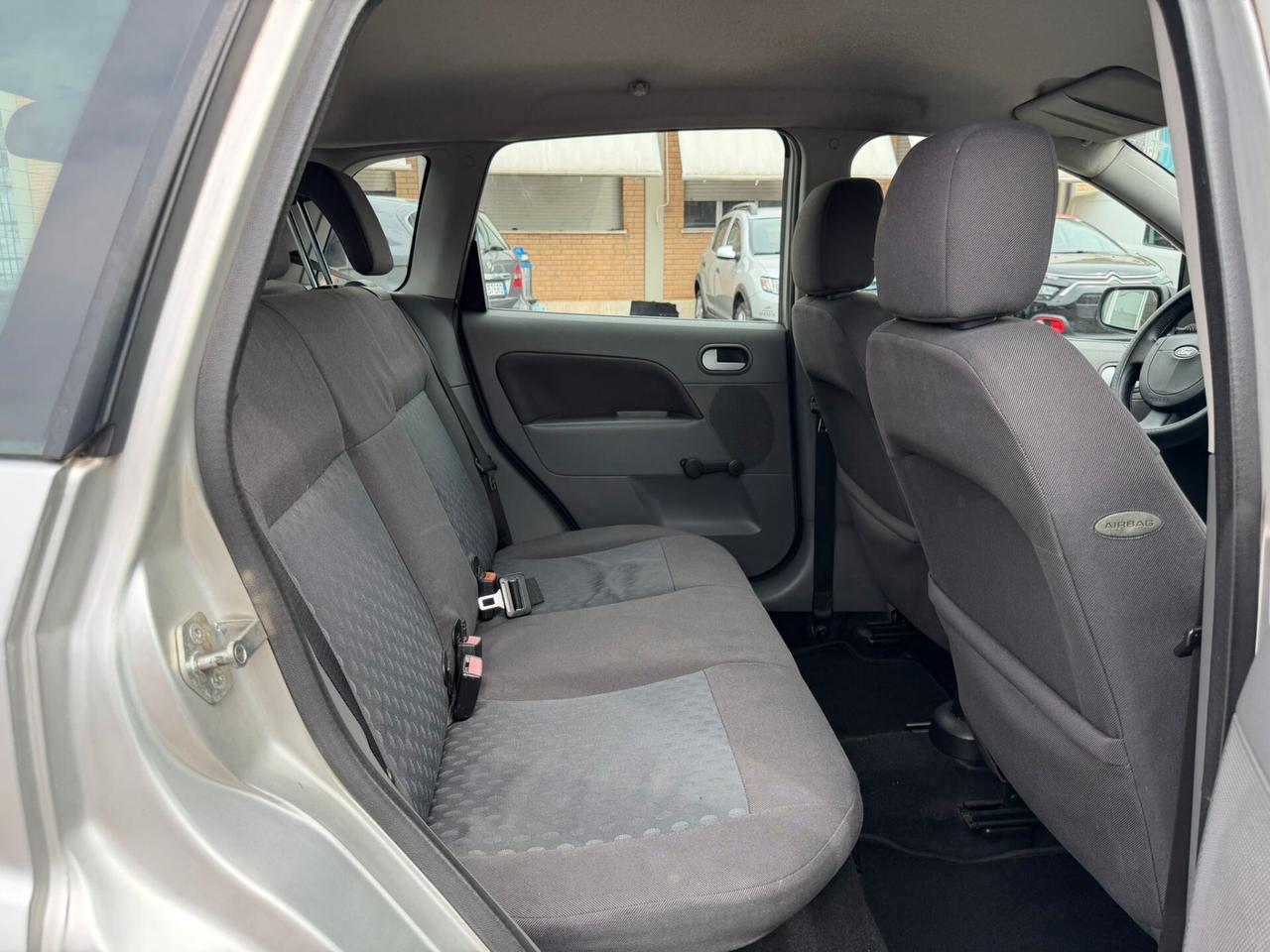 Ford Fiesta 1.4 16V 5p. Ghia