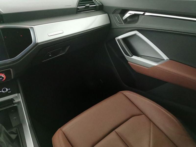 Audi Q3 40 2.0 tfsi Identity Black quattro s-tronic